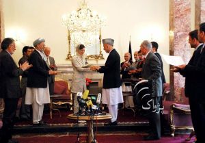 Hazara athlete Rubina receiving prize of 200,000 Afgs from President Karzai